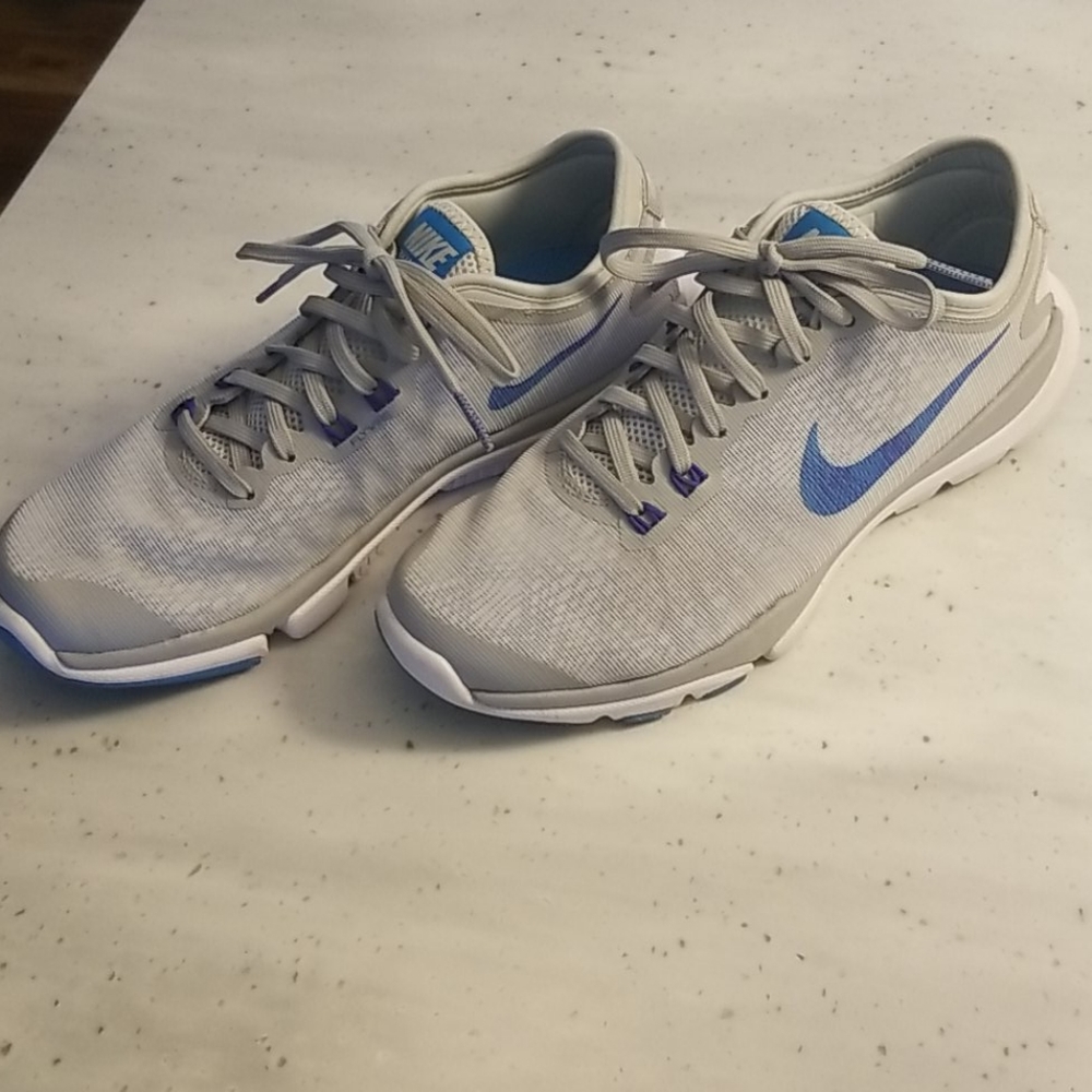 Nike Tennis Shoes